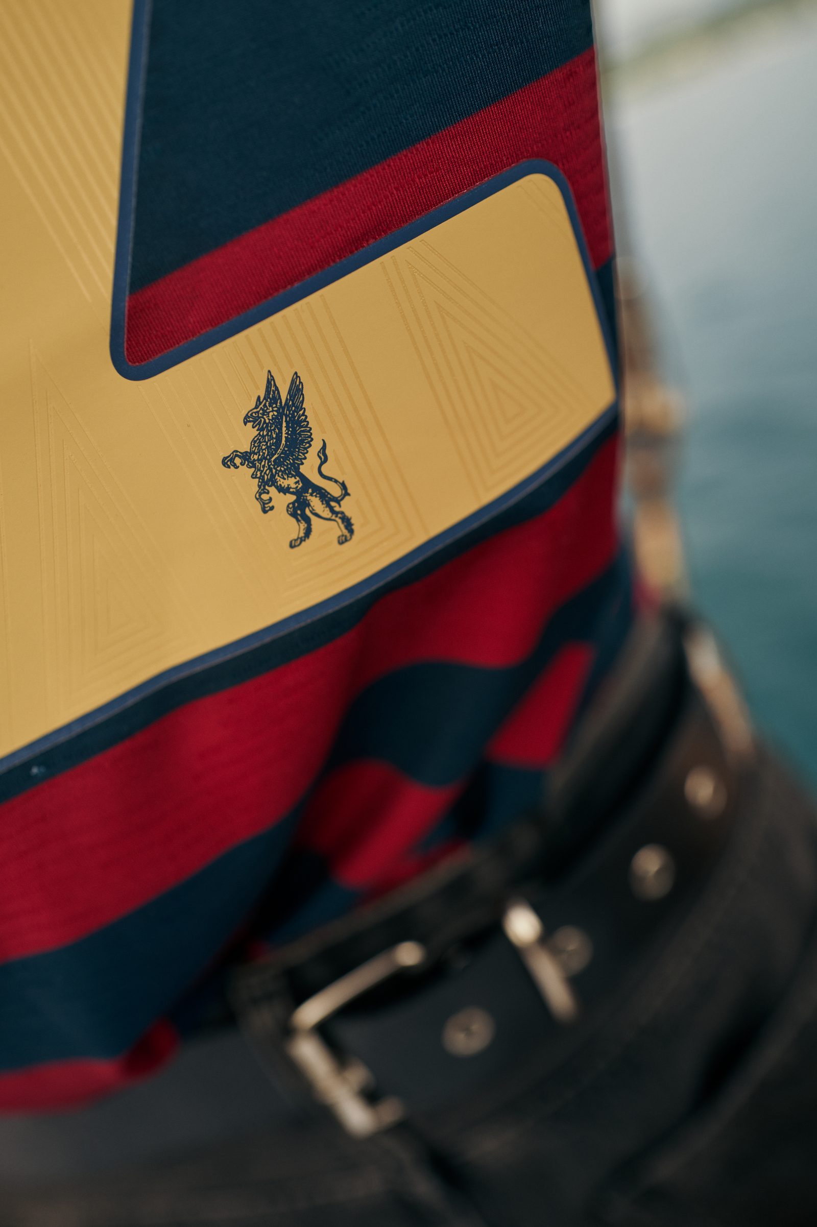 Genoa y Kappa Presentan la Tercera Camiseta 2026/27: Una Oda al Legado Rossoblù