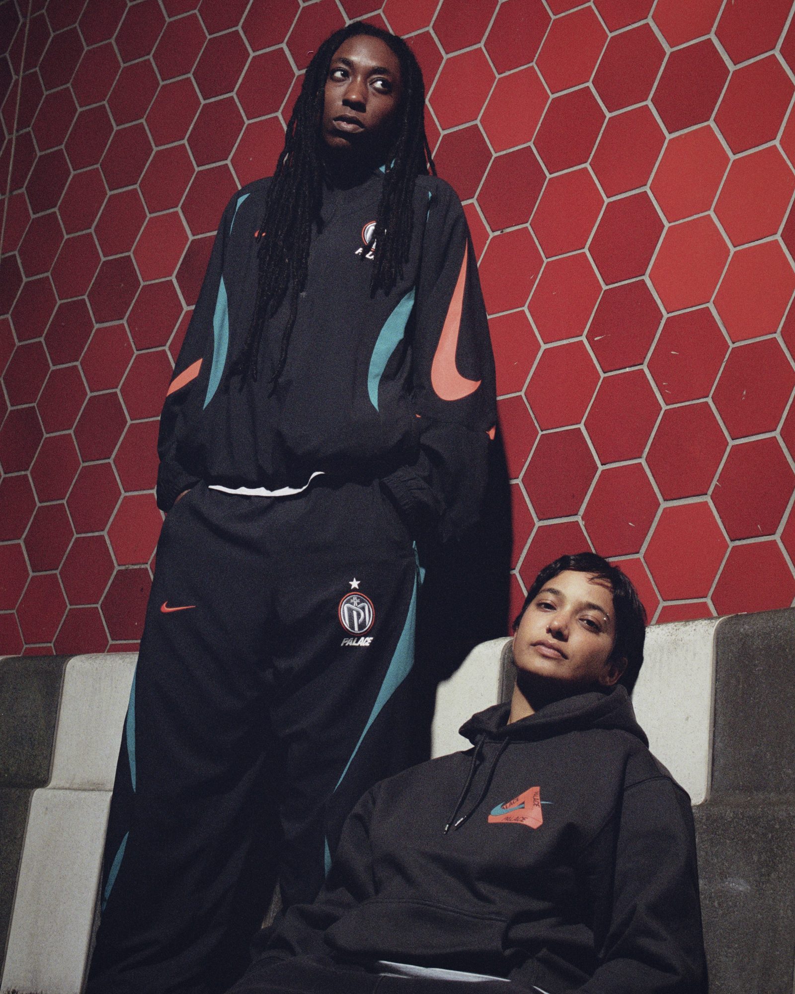 Palace y Nike lanzan colección Manor Place: donde el fútbol y el skate se encuentran