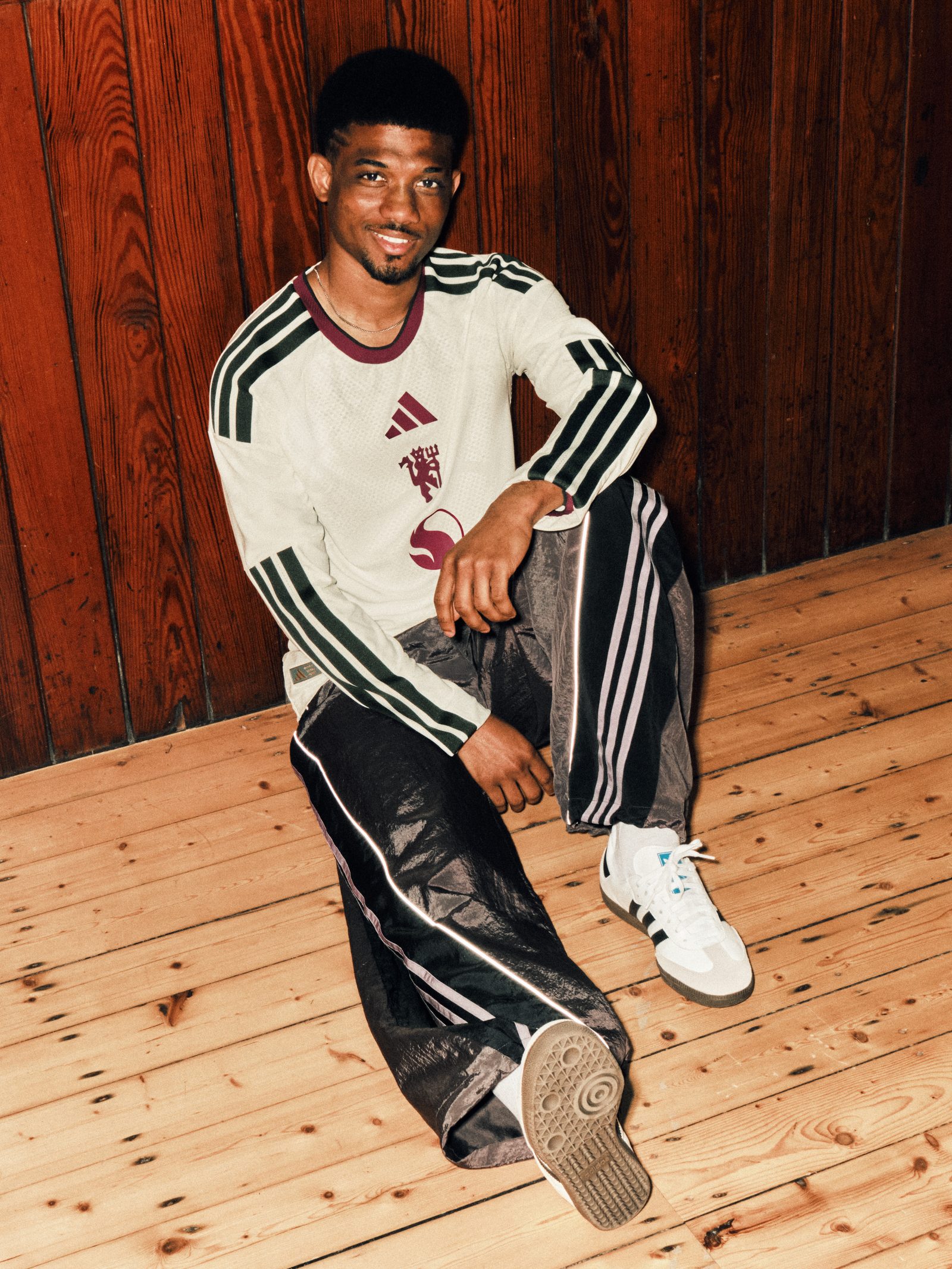 Manchester United y adidas Presentan su Camiseta Alternativa 2026/27: Un Tributo a Greater Manchester