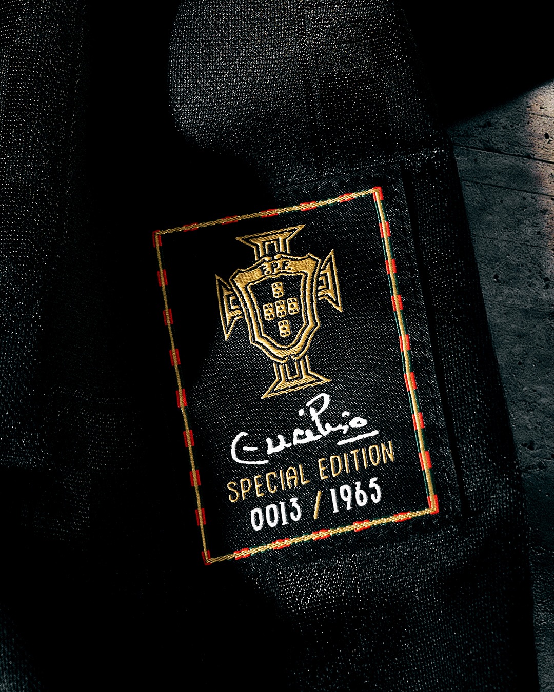# Más que una camiseta: PUMA y Portugal rinden homenaje a Eusébio, la leyenda inmortal