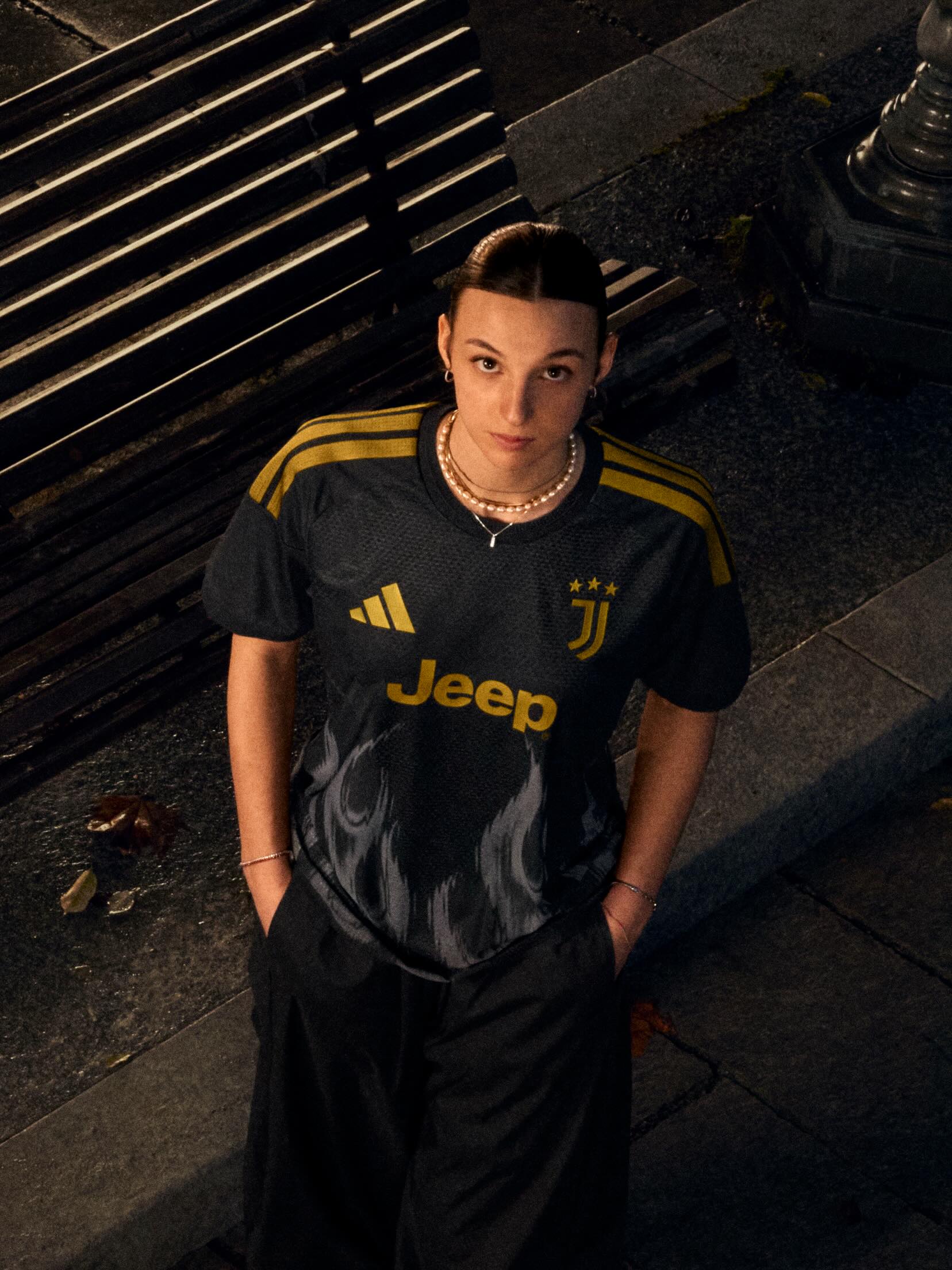 Adidas y Juventus revelan su uniforme alternativo 2026/27: fuego puro en la cancha