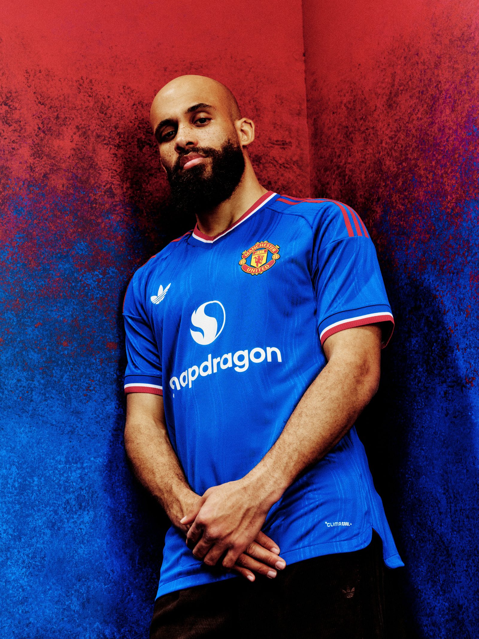 Manchester United y adidas Reviven la Leyenda: El Regreso del Azul Real en la Temporada 26/27