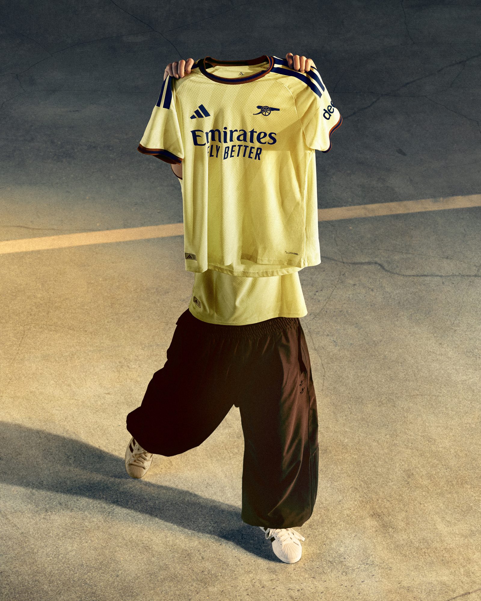 Arsenal y adidas revelan la tercera camiseta 2026/27: el regreso del icónico amarillo clásico