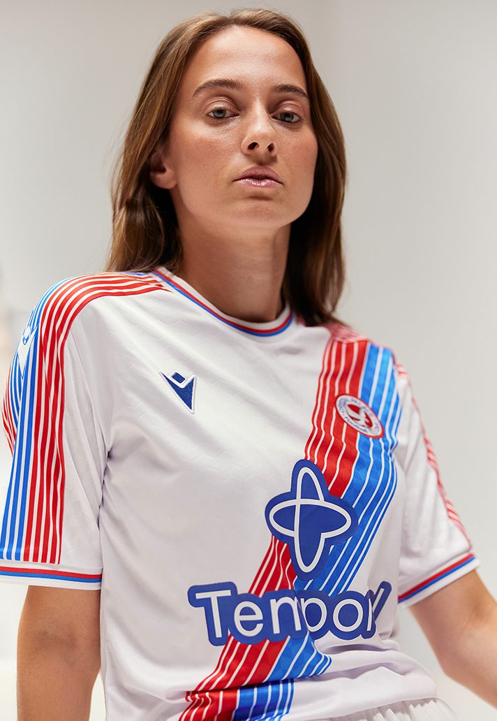 Macron Feature 002