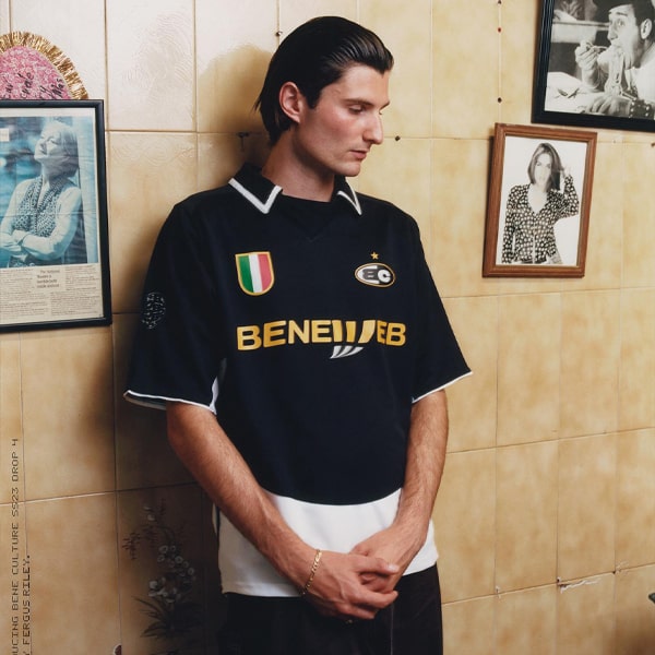 La Nueva Camiseta de Local del Sampdoria Respira el Aire del Fútbol Italiano Clásico