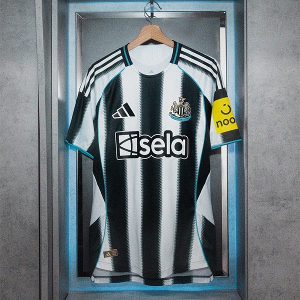 El Nuevo Escudo del Newcastle United: Diseño Elegante, Limpio y Contundente