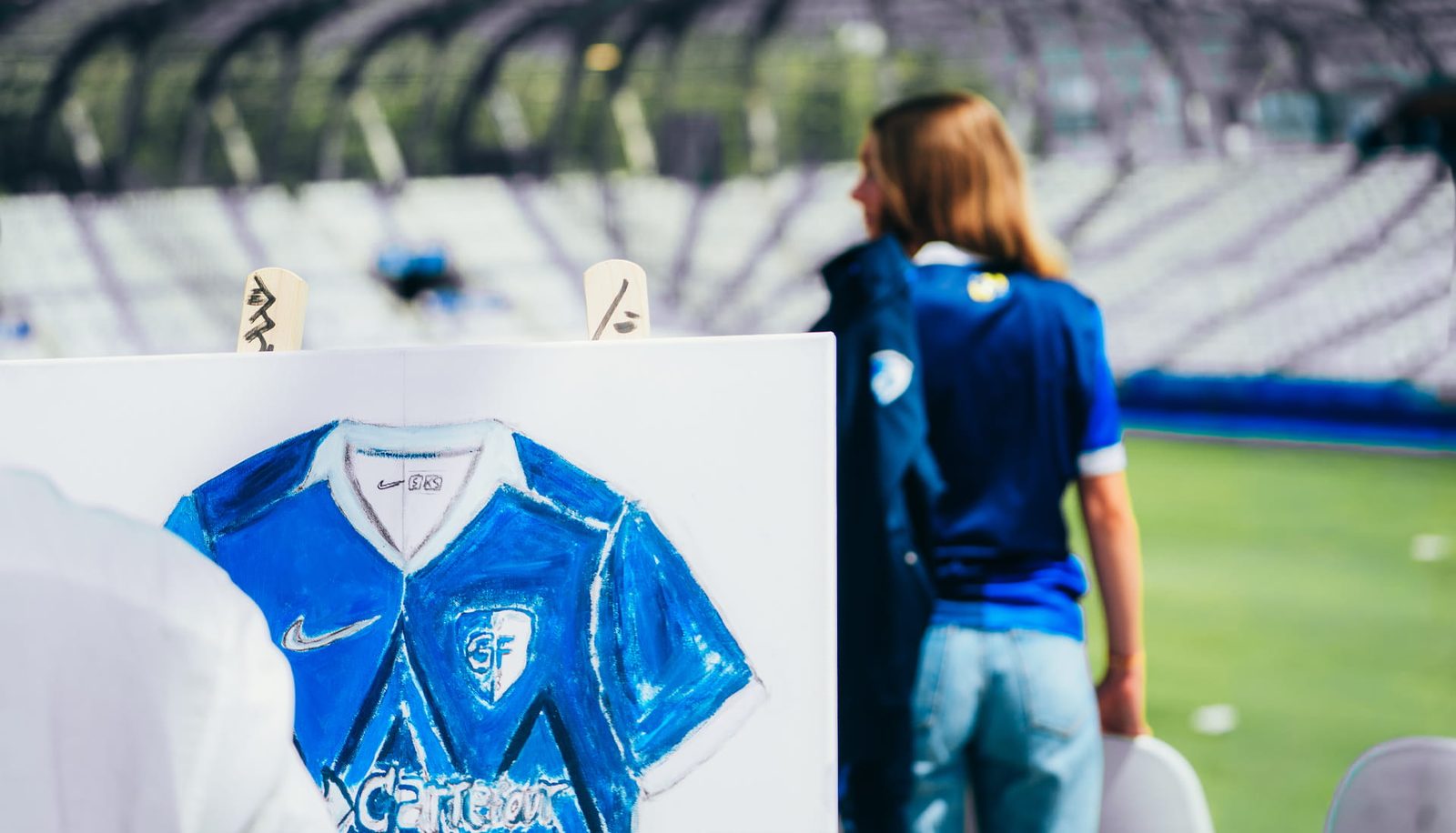 Grenoble Foot 38 Sorprende con su Nueva Camiseta de Casa: Un Lanzamiento Lleno de Arte y Significado