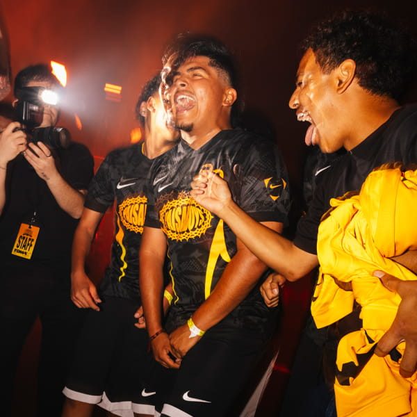 Dentro de la Jaula: Nike Own The Cage y la Magia del Fútbol Callejero en Londres