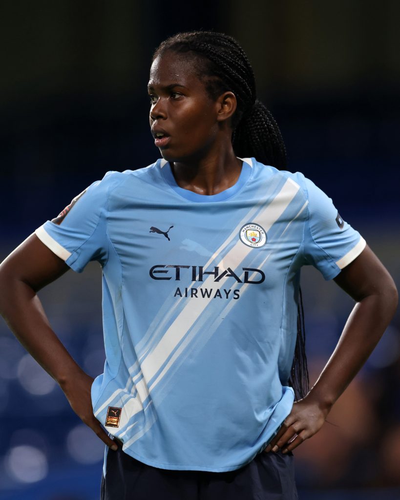 De los Goles a la Compasión: La Misión del Corazón de Bunny Shaw para Sanar Jamaica