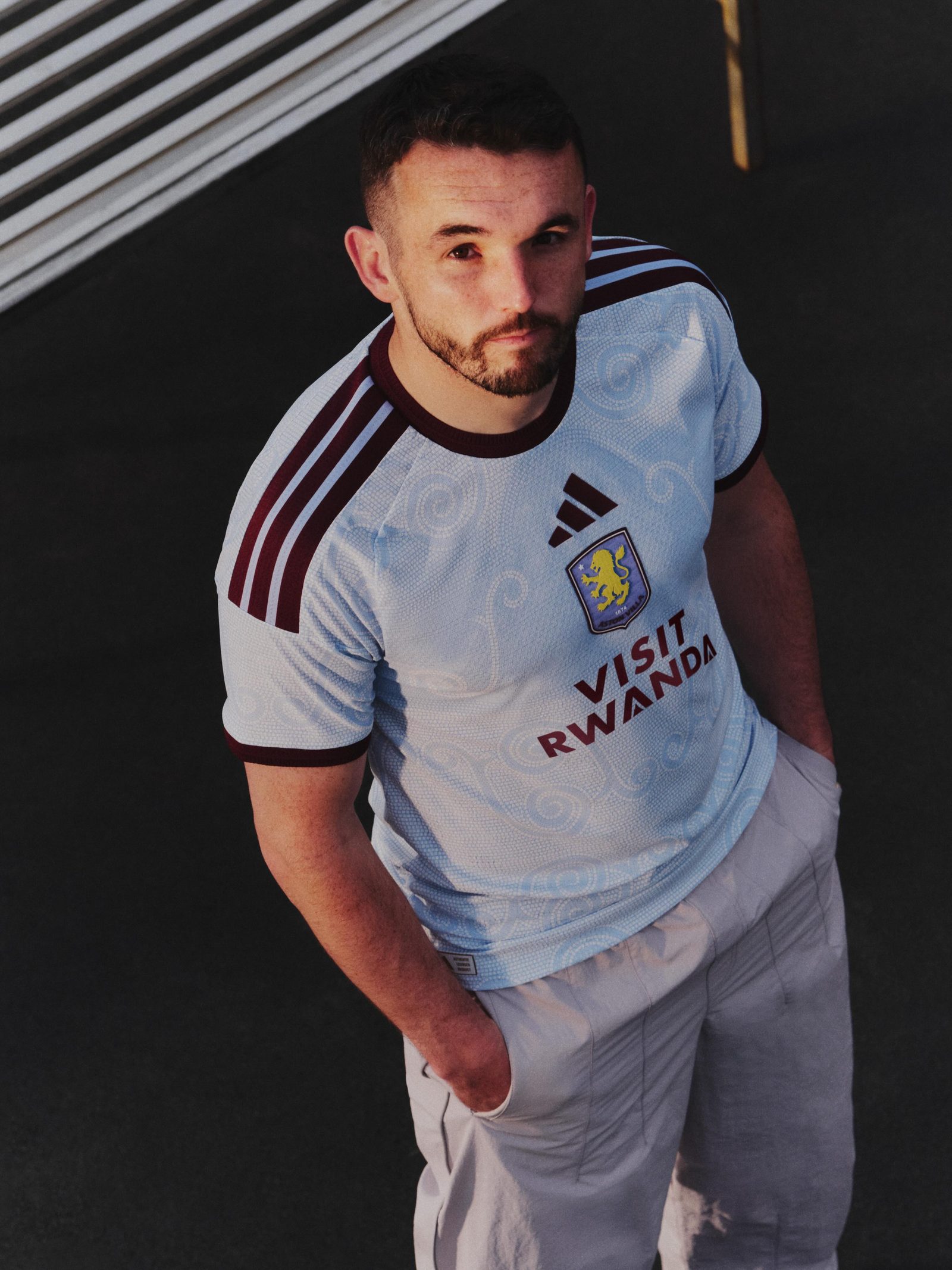 adidas y Aston Villa revelan su tercera camiseta 2026/27: un tributo apasionado al legendario Holte End