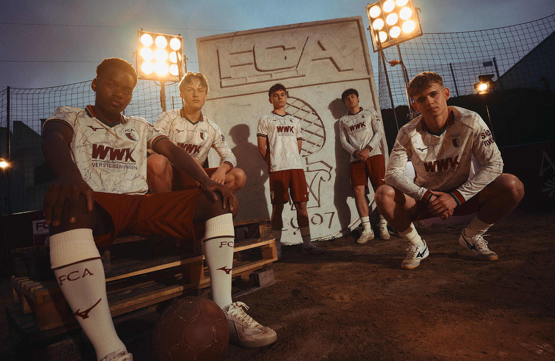 # FC Augsburg y Mizuno Presentan su Camiseta de Casa 2026/27: Un Diseño que Cautiva