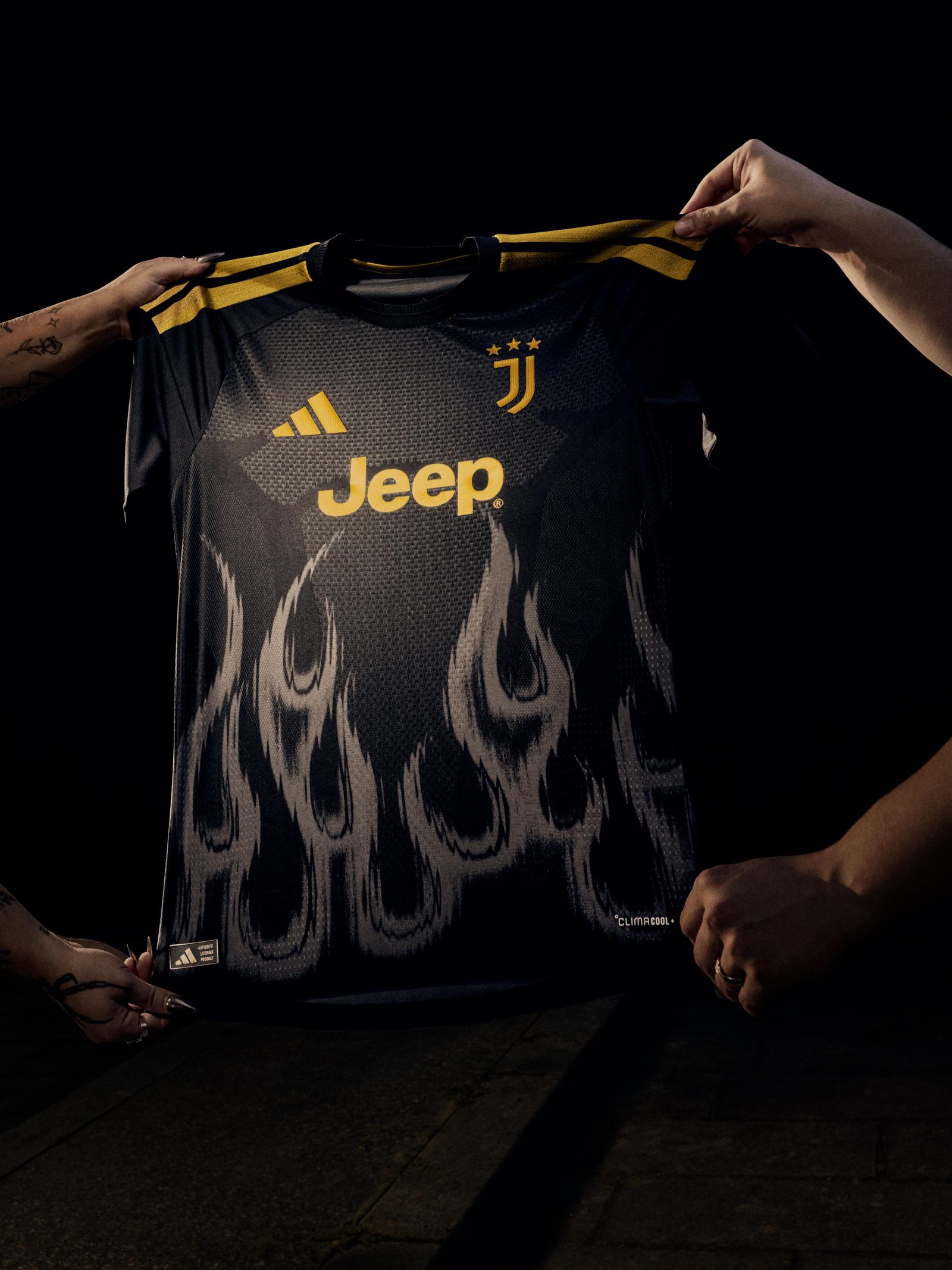 Adidas y Juventus revelan su uniforme alternativo 2026/27: fuego puro en la cancha