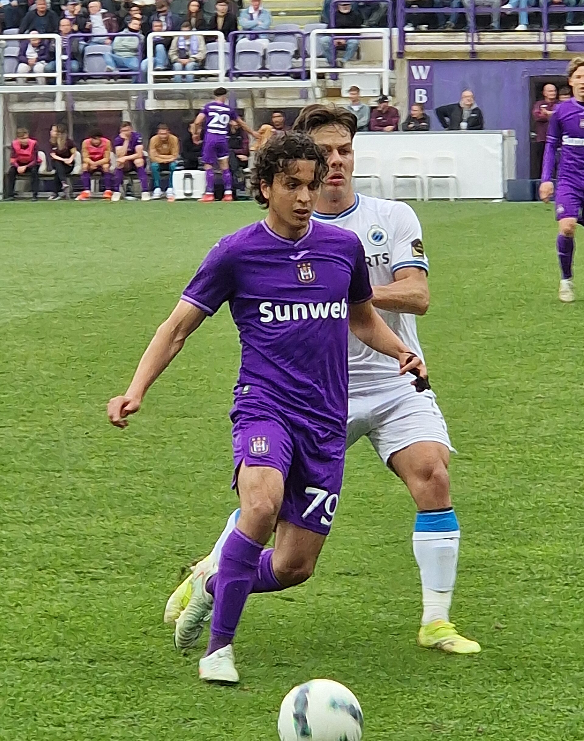 Ali Maamar en acción. Foto: Sidney.Cortez (CC BY-SA 4.0), mayo 2025, vía Wikimedia Commons