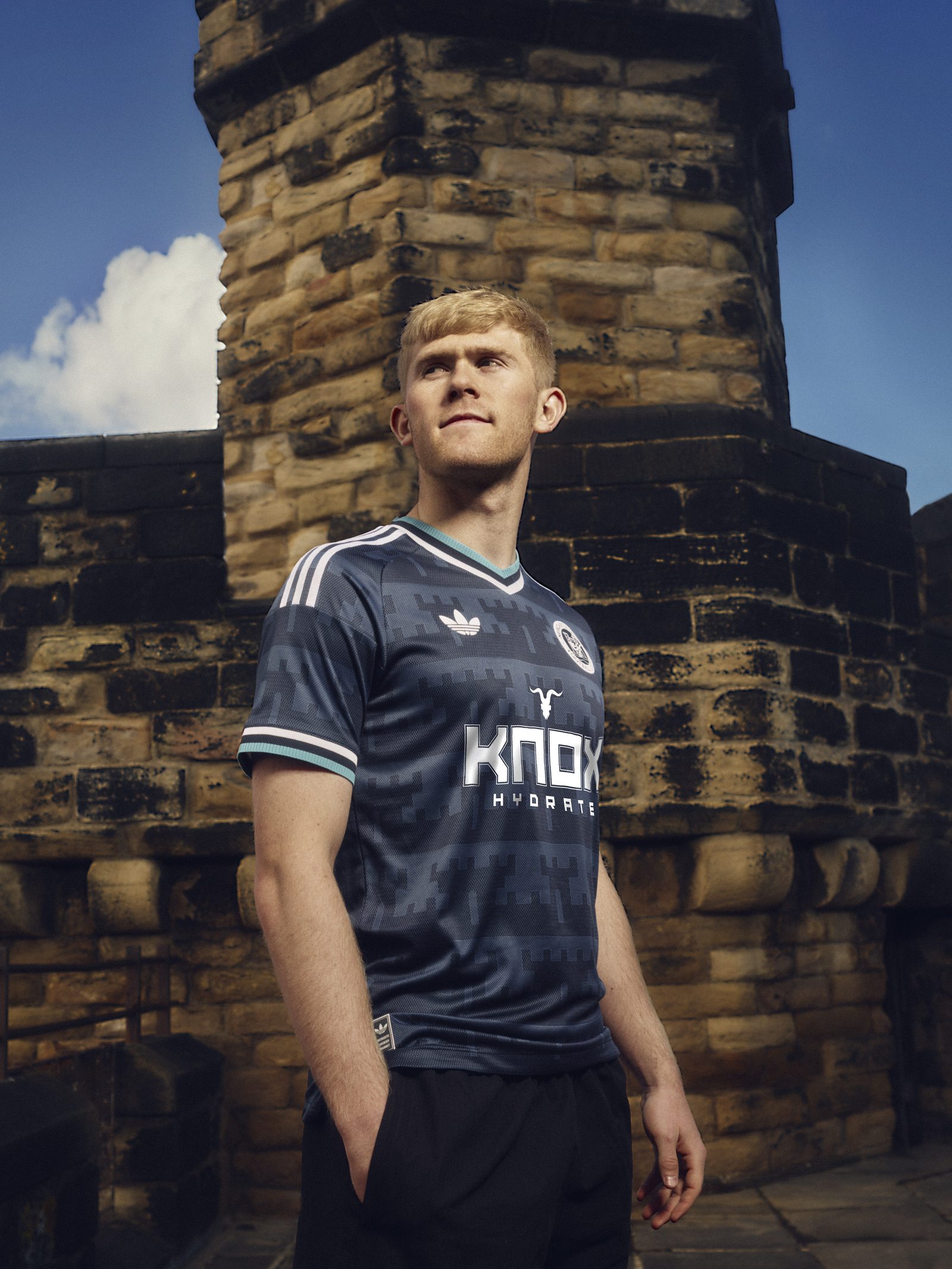 adidas y Newcastle United desvelan su uniforme de visitante para 2026/27: azul marino que hipnotiza