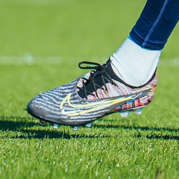 La Primera Bota de On Luce Espectacular: Thierry Henry Revela el Futuro del Fútbol
