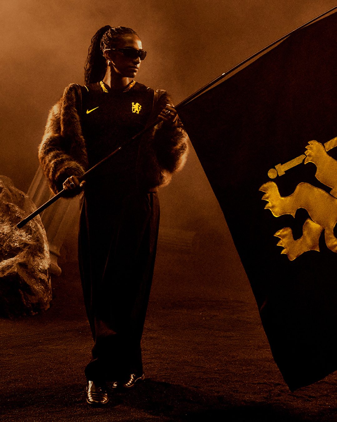 Chelsea y Nike Revelan su Uniforme Alterno 2026/27: Negro y Oro para Desatar el León