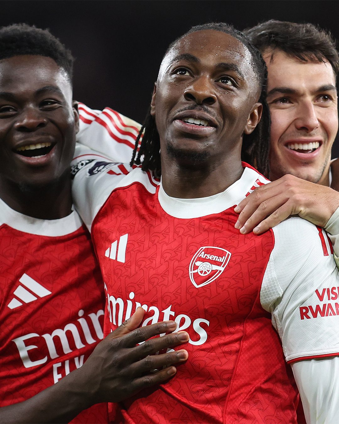 Arsenal y Paramount+: La Alianza que Está Redefiniendo el Entretenimiento del Fútbol Moderno