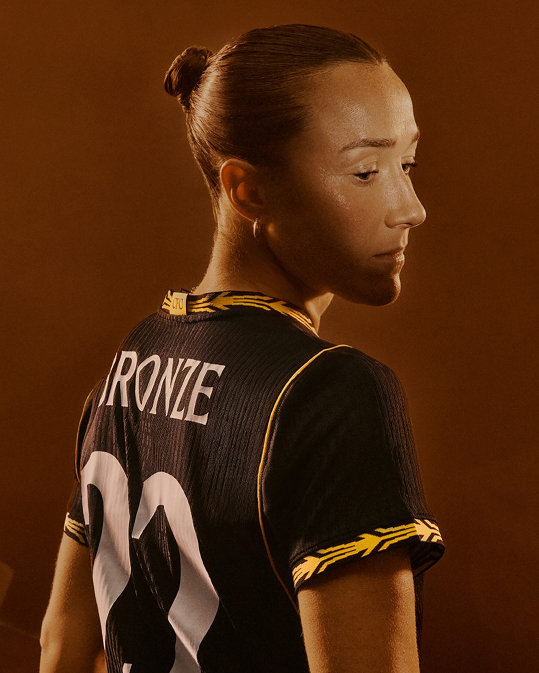 Chelsea y Nike Revelan su Uniforme Alterno 2026/27: Negro y Oro para Desatar el León
