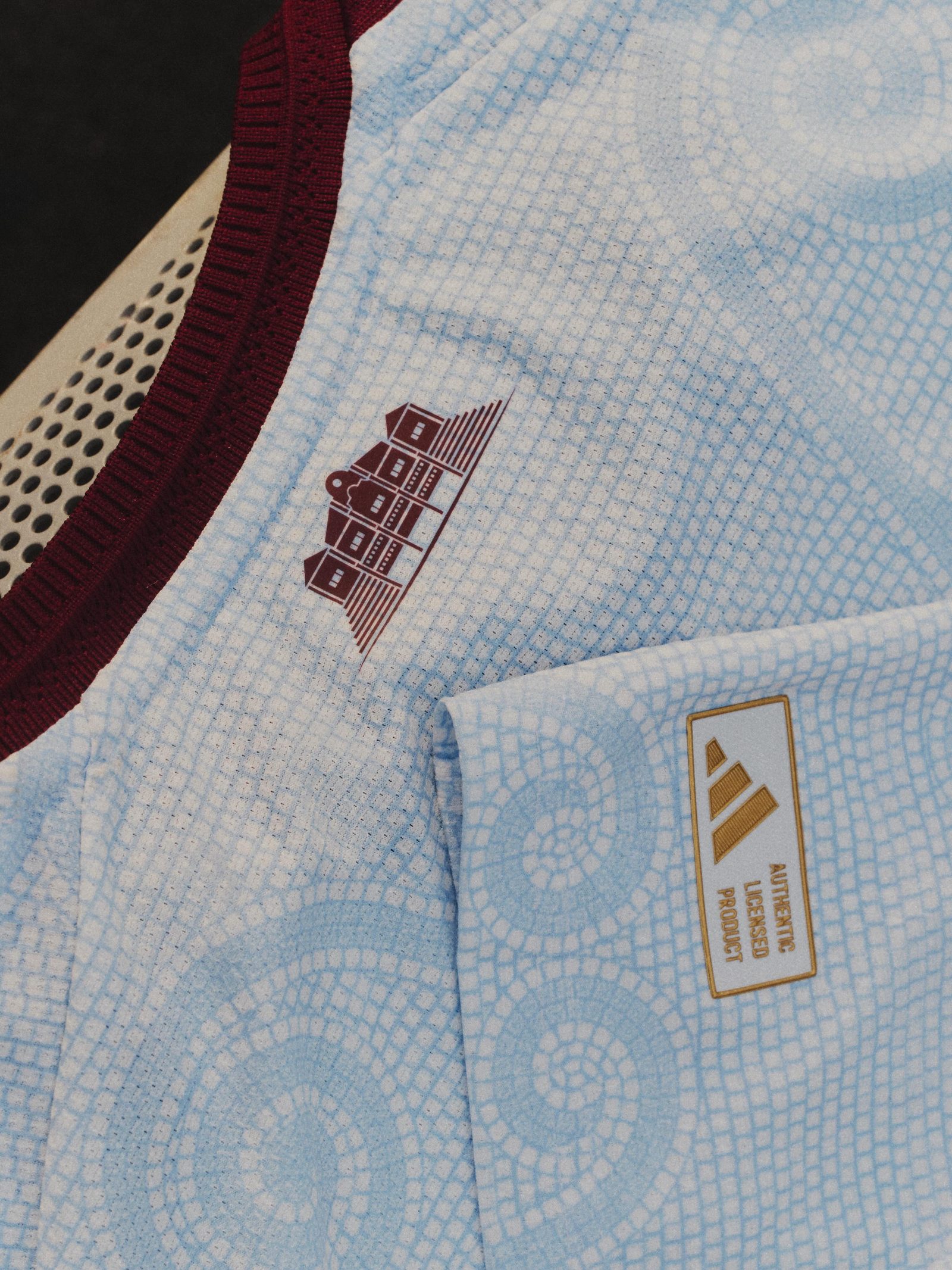 adidas y Aston Villa revelan su tercera camiseta 2026/27: un tributo apasionado al legendario Holte End
