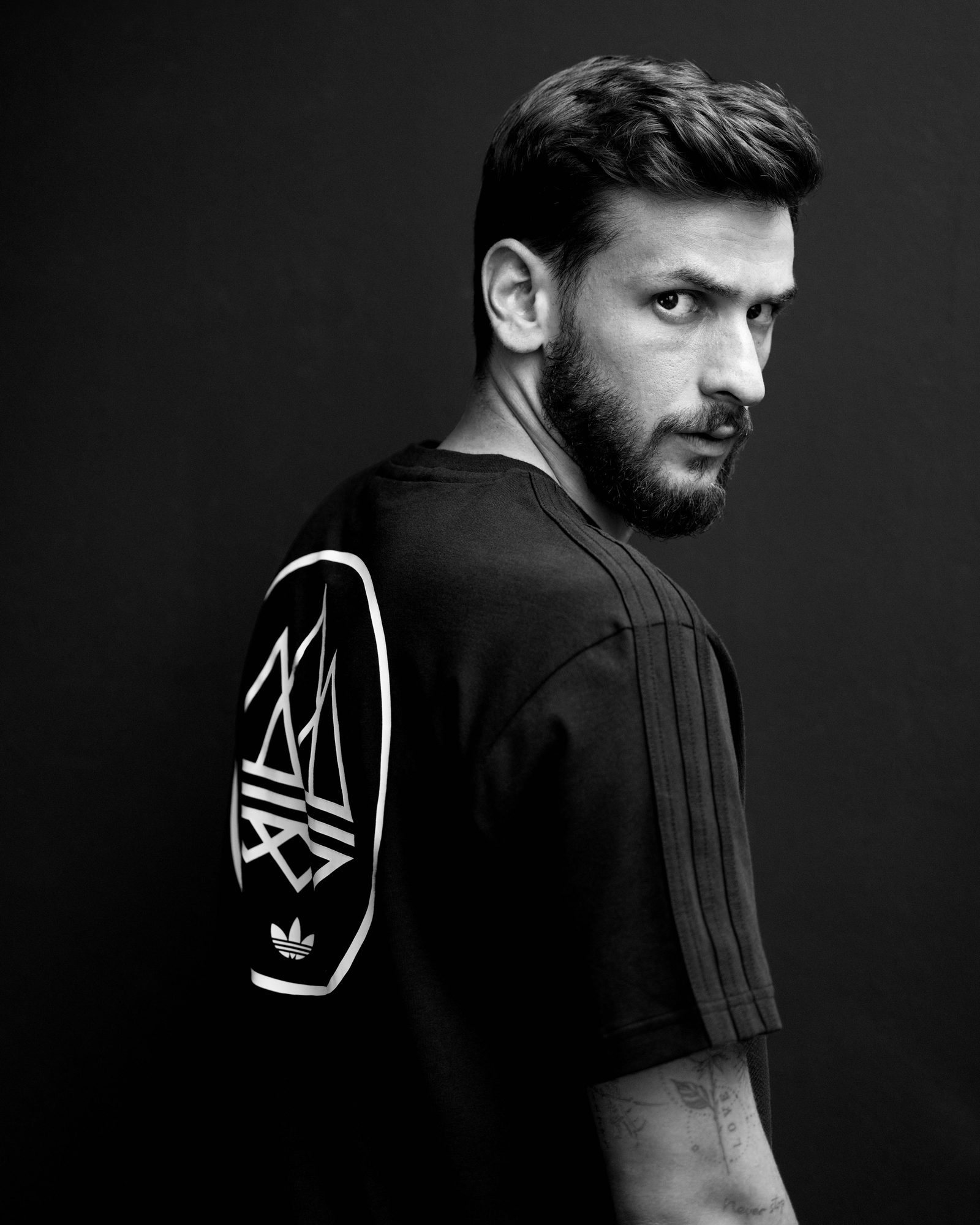 adidas Elige a Khvicha Kvaratskhelia como Rostro de la Colección SPZL F.C. AW26: Una Decisión que Tiene Todo el Sentido