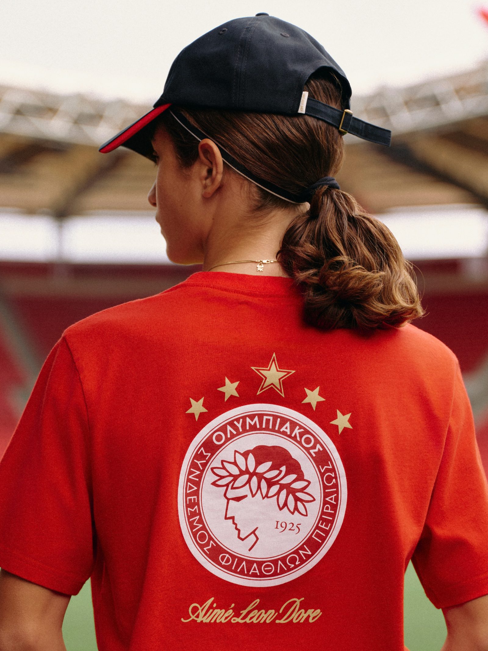 Aimé Leon Dore regresa a Grecia: Olympiacos y una colección de dieciocho piezas que trascienden la moda