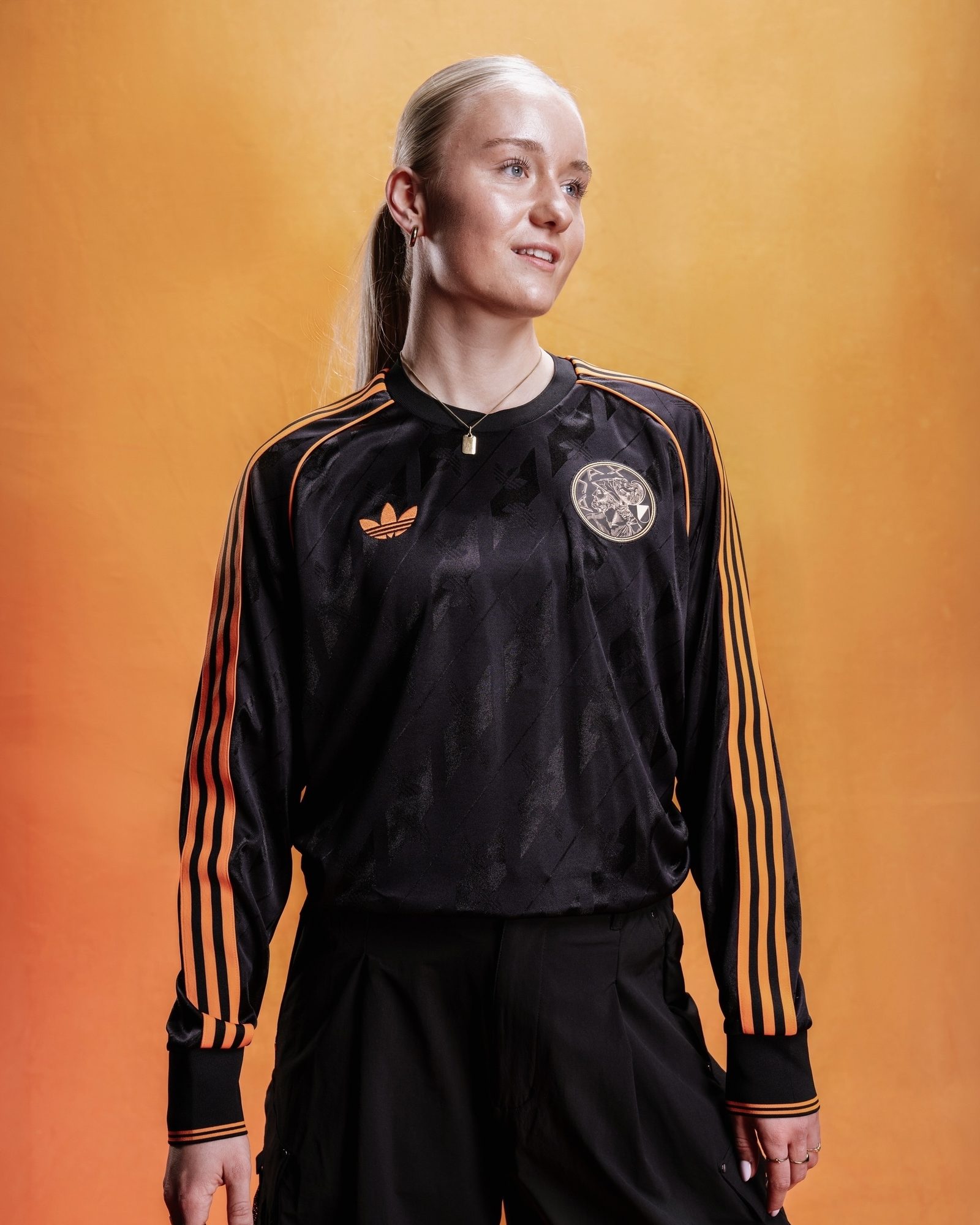 Ajax y adidas Revelan la Nueva Equipación de Visitante 2026/27: Un Tributo a la Grandeza Histórica del Club