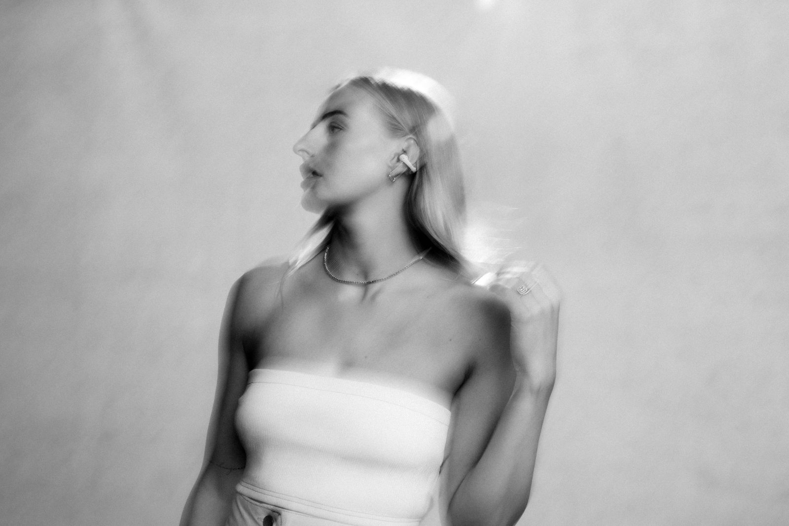 Chloe Kelly se convierte en embajadora de Shokz: la campaña "Always More" llega con la estrella del Arsenal