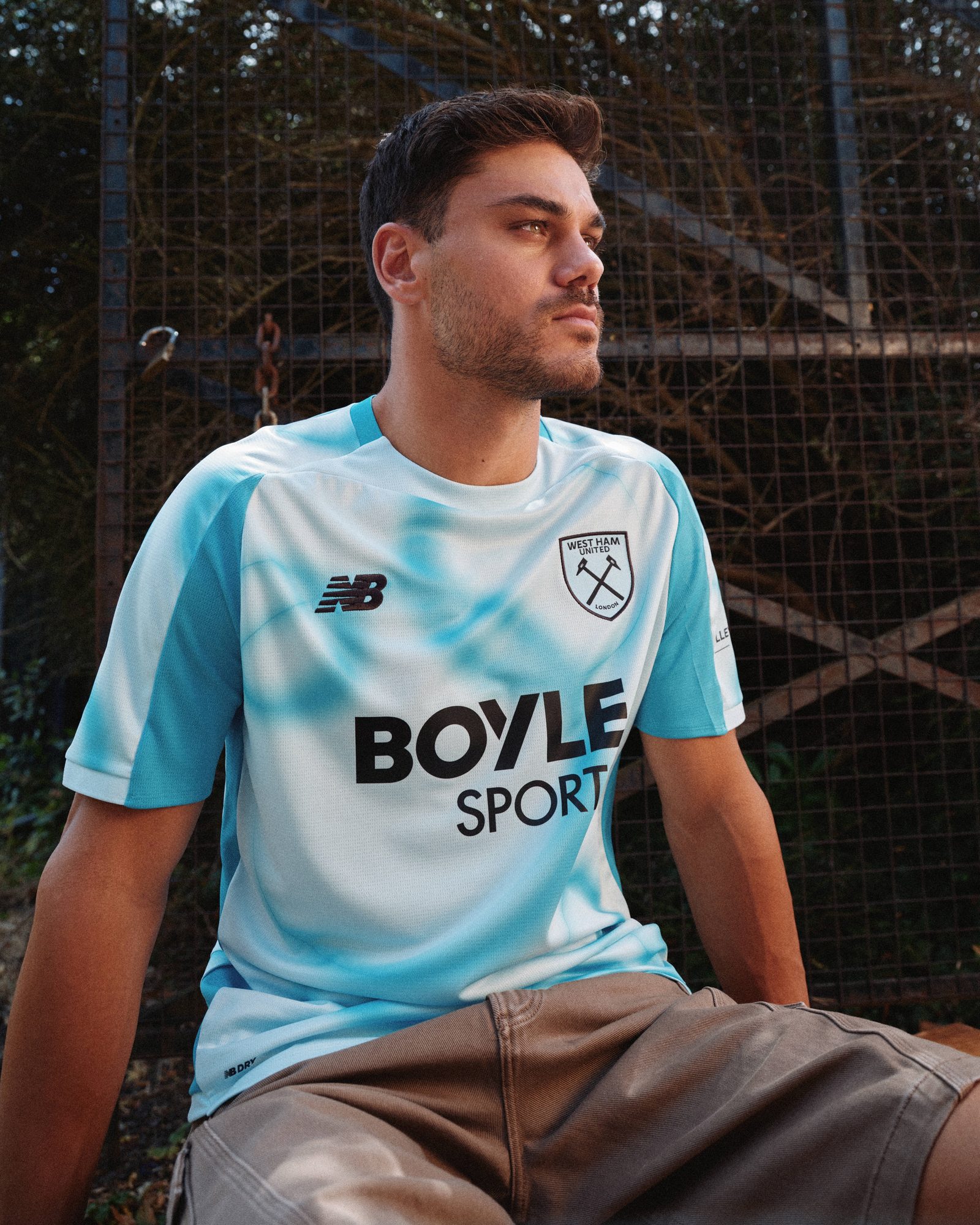 West Ham United y New Balance presentan su tercera camiseta 2026/27: un diseño inspirado en su icónico himno