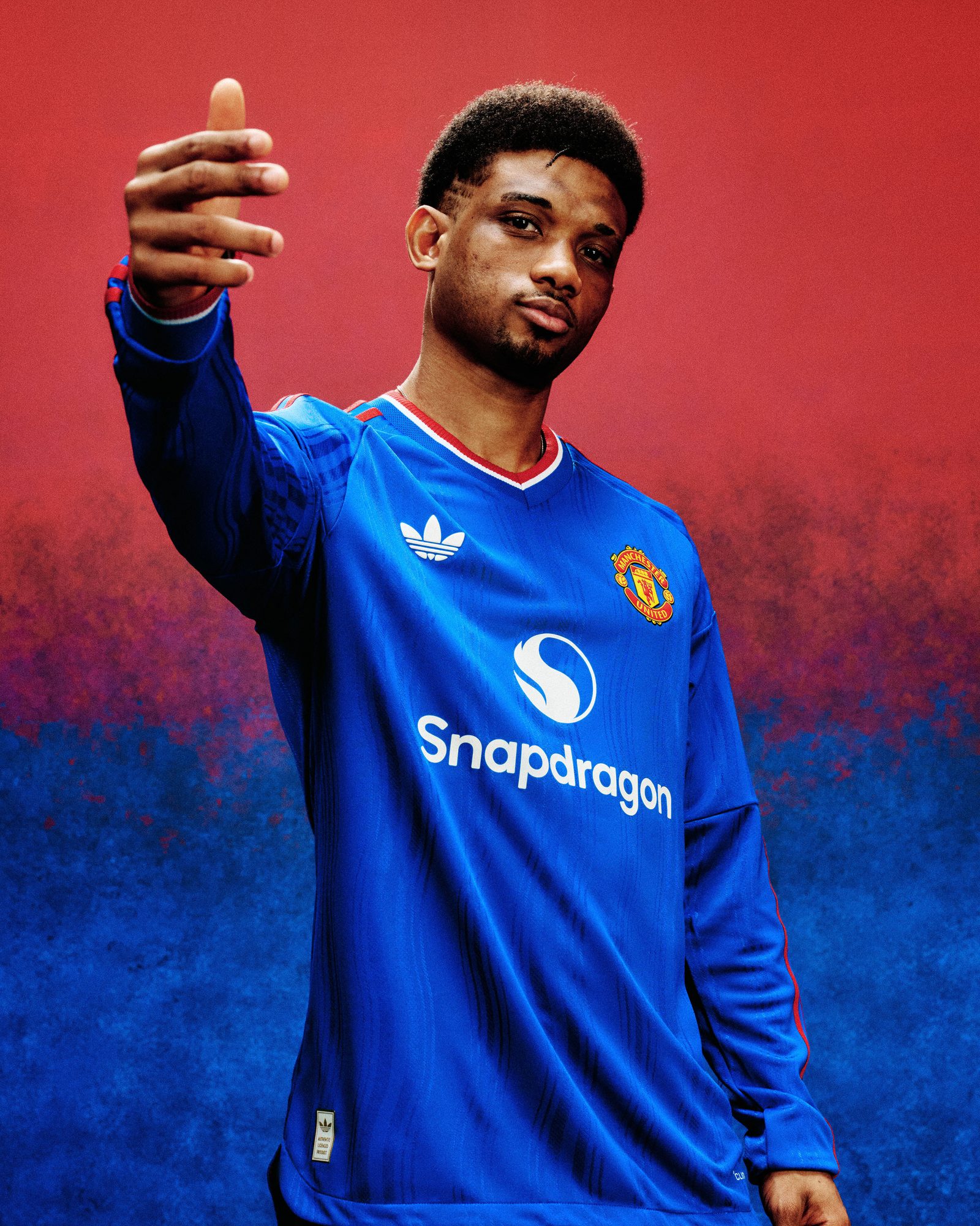 Manchester United y adidas Reviven la Leyenda: El Regreso del Azul Real en la Temporada 26/27