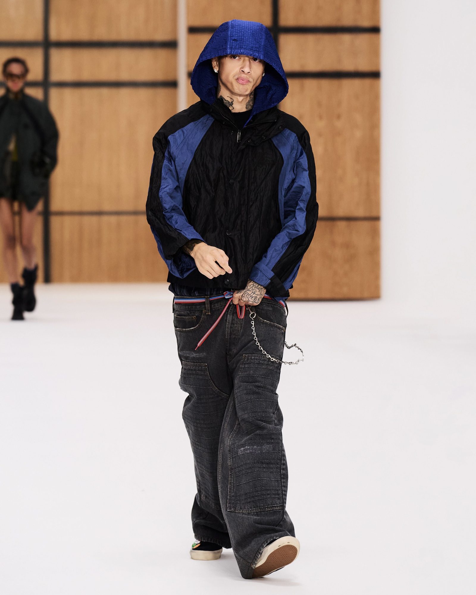 Djed Spence, Nico O'Reilly, Kano y Más Asisten al Desfile de Burberry en la Semana de la Moda de Londres