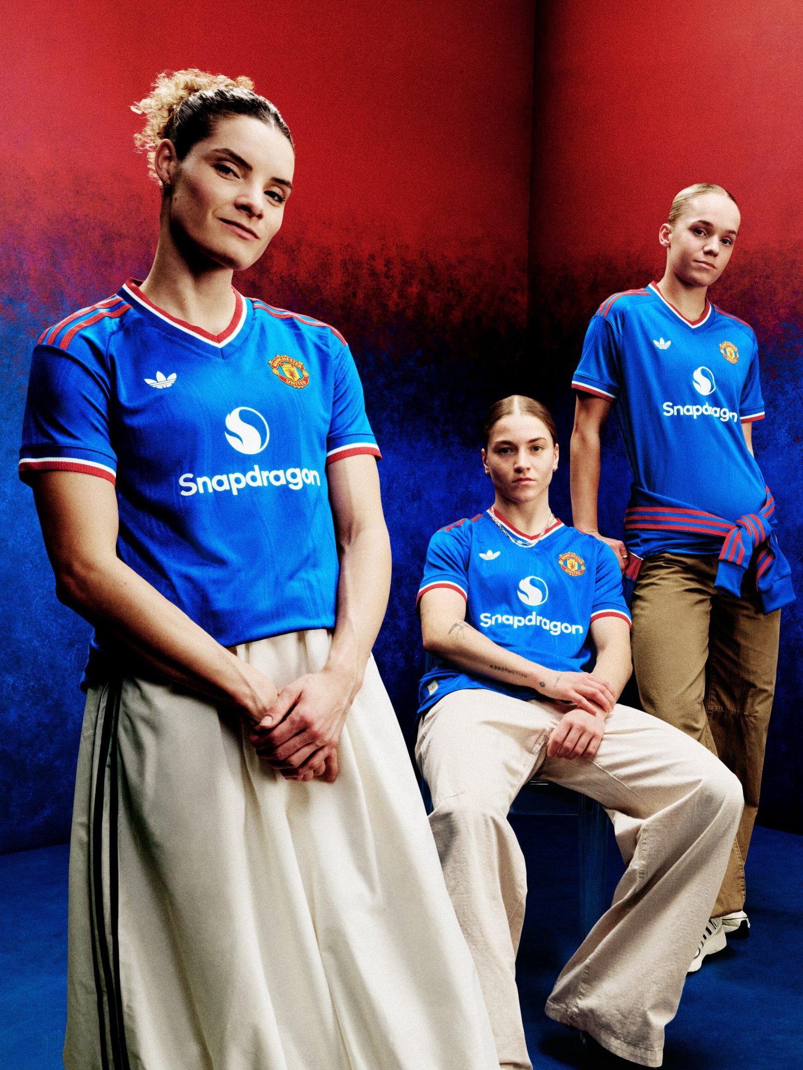 Manchester United y adidas Reviven la Leyenda: El Regreso del Azul Real en la Temporada 26/27