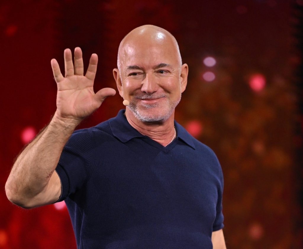 Jeff Bezos invierte en Liverpool: cómo funciona la participación accionaria del magnate
