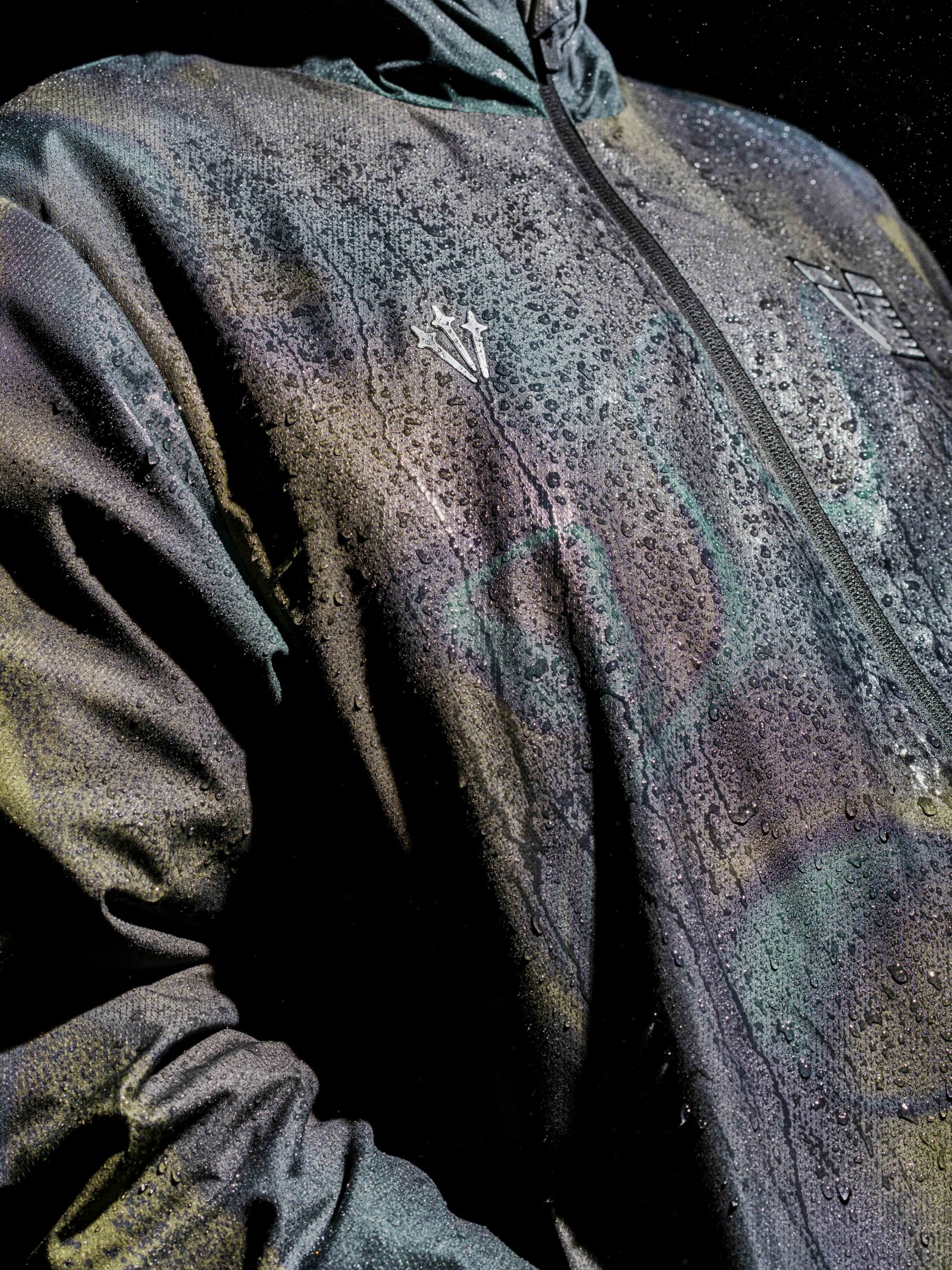 El Rugido Inconfundible: La Chaqueta Lion Camo de Venezia FC x NOCTA Fusiona el Alma Veneciana con la Elegancia Callejera